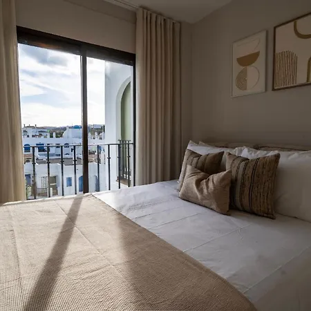 Harbour Heaven, 2 Bed, 2 Bath Steps From Duquesa Marina And